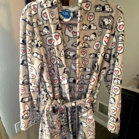 Berkshire Intimates & Sleepwear Nwot Blankets Peanuts Snoopy Hooded